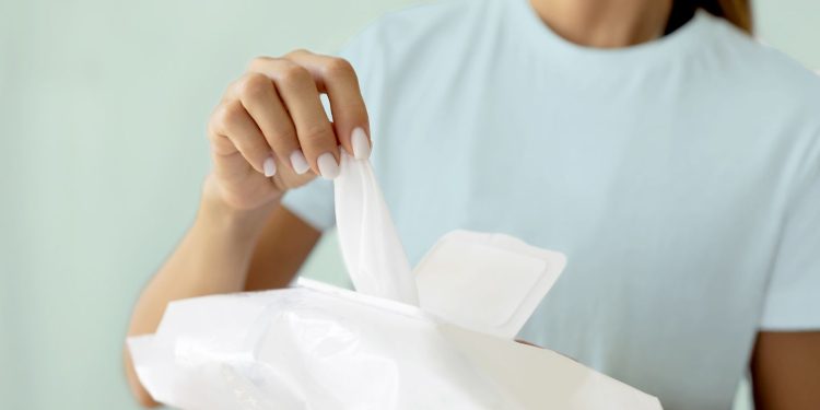 ¿Está bien que los adultos usen toallitas húmedas para bebés?