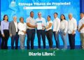 Luis Abinader entrega títulos de propiedad en Sabana Perdida
