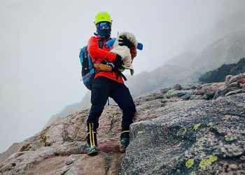Madre intentó ascender al Cayambe con su bebé