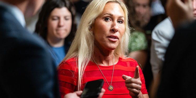 Marjorie Taylor Greene se disculpa por su papel en la 'política tóxica'