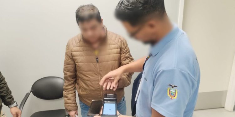 Ecuador extradita desde Colombia a presunto autor de feminidio, uno de los más buscados