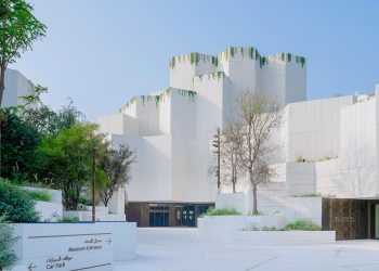 El museo de historia natural de Abu Dhabi by Mecanoo abre sus puertas.