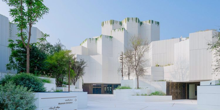 El museo de historia natural de Abu Dhabi by Mecanoo abre sus puertas.