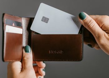 Nomad lanza Find My-Compatible Tracking Card Pro