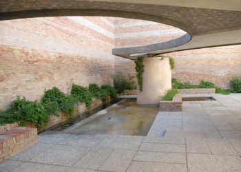 El Pabellón Silencioso: Carlo Scarpa y el Giardino delle Sculture en la Bienal de Venecia