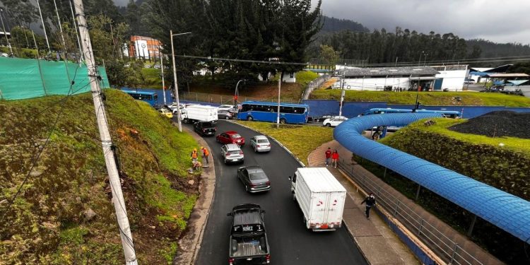 (Mapa en vivo) Cierre en la av. Occidental causa tráfico en el norte de Quito