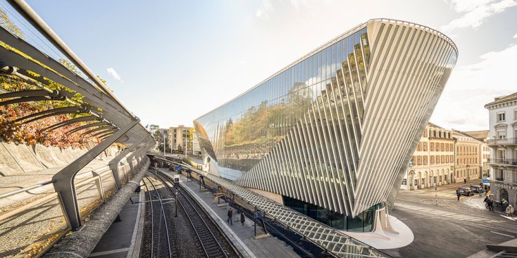 santiago calatrava esculpe la haus zum falken en zurich