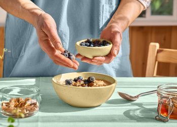 Saltarse el desayuno y cenar tarde puede dañar el colesterol y la salud del corazón