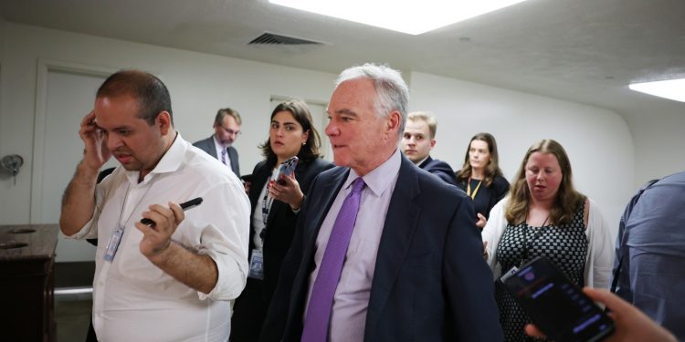 Los senadores dan el primer paso hacia la reapertura del gobierno después de un cierre histórico: NPR