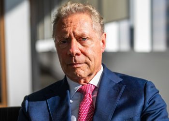 El lanzamiento de la vacuna COVID y la preparación para una pandemia se evalúan en el nuevo libro 'Fair Doses'