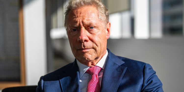 El lanzamiento de la vacuna COVID y la preparación para una pandemia se evalúan en el nuevo libro 'Fair Doses'