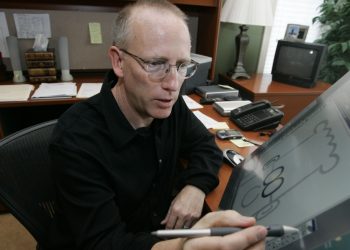 Trump y RFK Jr. ayudan al creador de Dilbert, Scott Adams, a conseguir su medicamento contra el cáncer: vacunas