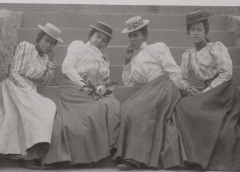 Deborah Willis sobre la edición reformulada de 'Reflections in Black': NPR