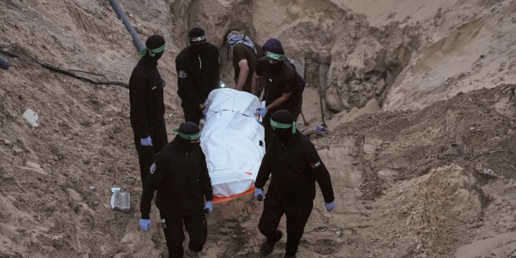 Lo que hay que saber sobre los cinco rehenes cuyos restos aún se encuentran en Gaza: NPR