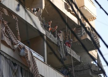 Israel dice que apuntó a militantes de Hezbollah en su primer ataque en Beirut en meses: NPR