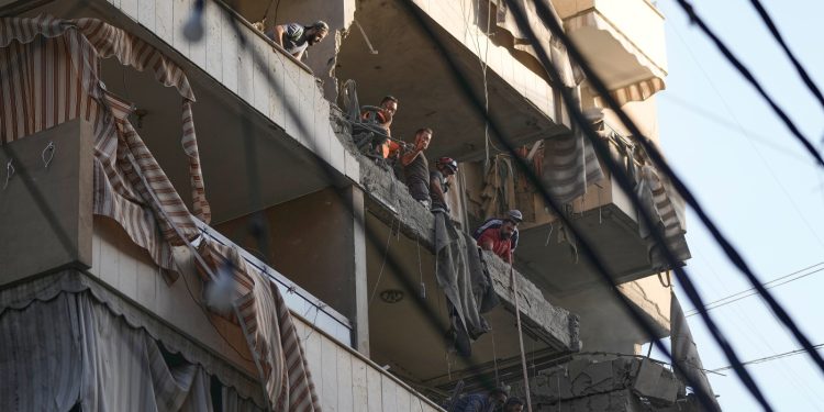 Israel dice que apuntó a militantes de Hezbollah en su primer ataque en Beirut en meses: NPR