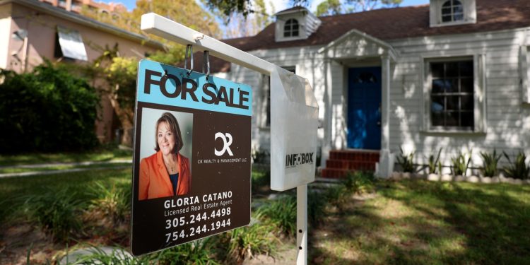 Lo que hay que saber sobre las hipotecas a 50 años propuestas por Trump: NPR