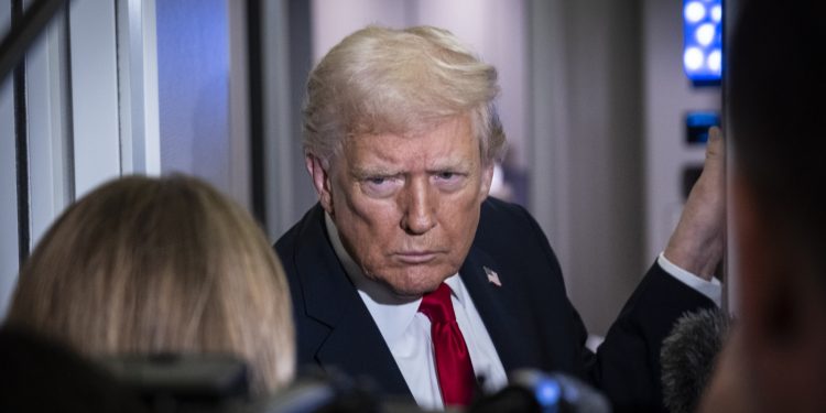 Se retira el caso de interferencia electoral de Georgia contra Trump: NPR