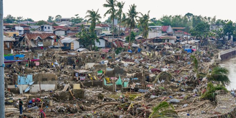 Casi un millón de personas son evacuadas mientras el súper tifón Fung-wong amenaza Filipinas: NPR