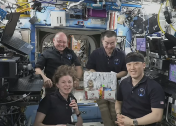 El Día de Acción de Gracias en órbita significa comida tradicional más langosta: NPR