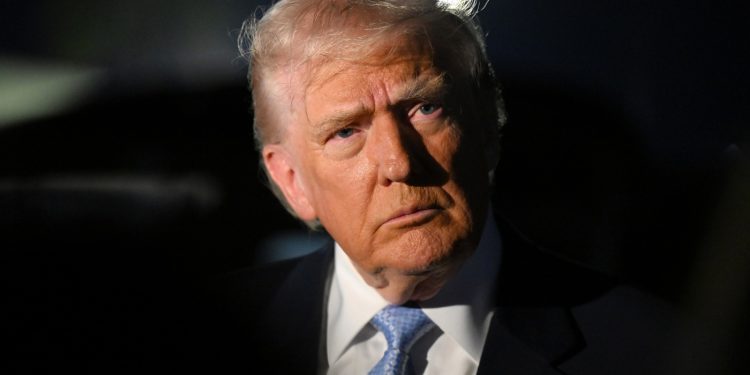 La administración Trump suspende todas las decisiones de asilo después del tiroteo de la Guardia Nacional: NPR