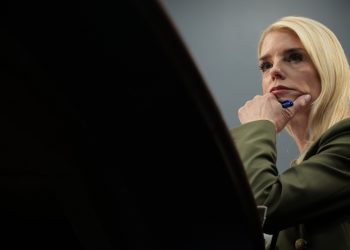 Los grupos de seguridad pública enfrentan un futuro incierto meses después de los recortes de subvenciones federales: NPR