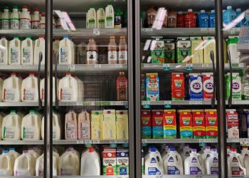 La administración Trump enfrenta una fecha límite para el uso de los fondos de contingencia de SNAP: NPR