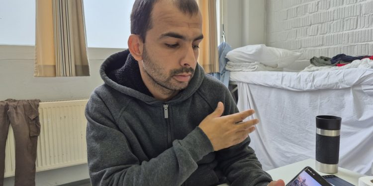 Palestino huyó de Gaza y viajó en moto acuática a Europa: NPR