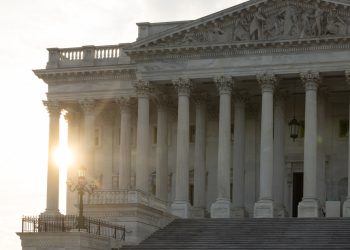 Proyecto de ley para reabrir los jefes de gobierno en la Cámara; COP30 : NPR