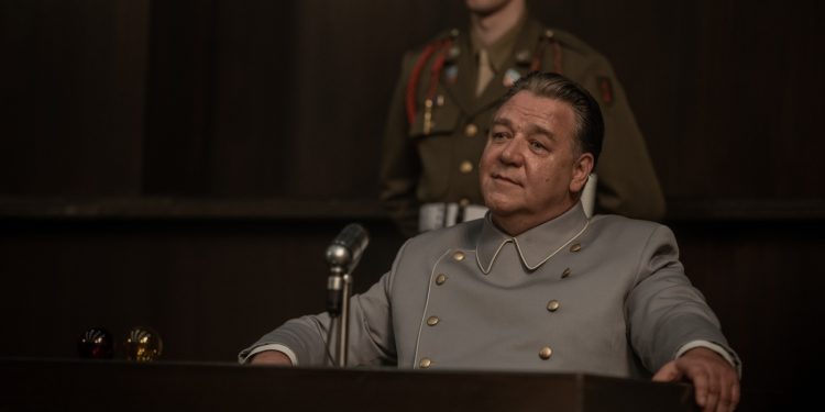 La nueva película está llena de grandes preguntas y oportunidades perdidas: NPR