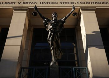 Cuestiones de procesamiento de Comey; Nombres en los archivos de Epstein: NPR