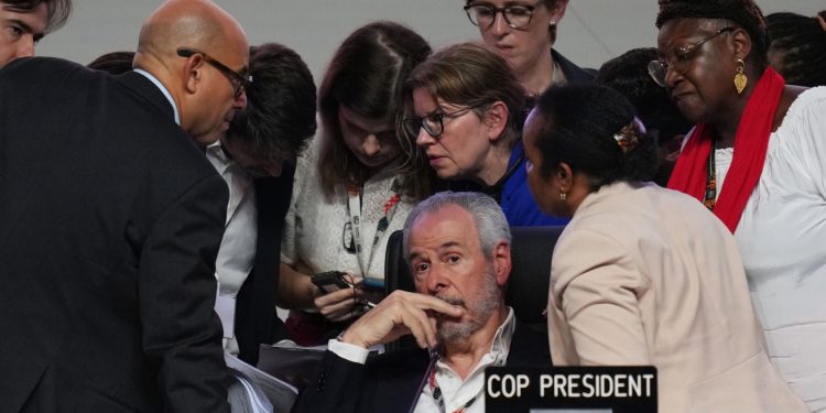 La cumbre de la ONU finaliza sin acuerdo sobre la eliminación gradual de los combustibles fósiles: NPR