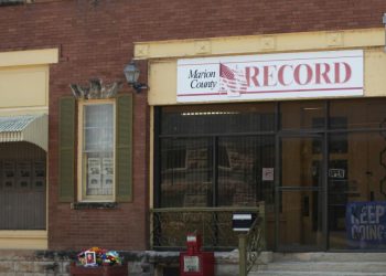 El condado de Kansas acuerda pagar $3 millones por una redada policial en un periódico de una pequeña ciudad