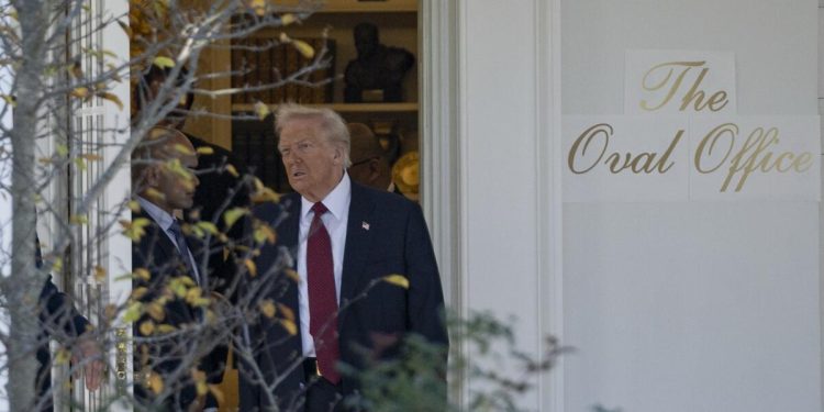 Después de las derrotas electorales republicanas, Trump presiona a los legisladores para que pongan fin al cierre y al obstruccionismo