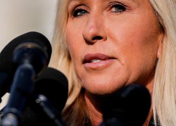 La representante Marjorie Taylor Greene, ex leal a Trump, dice que renunciará al Congreso