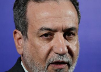 El ministro de Relaciones Exteriores de Irán dice que la nación ya no está enriqueciendo uranio en ningún sitio del país.