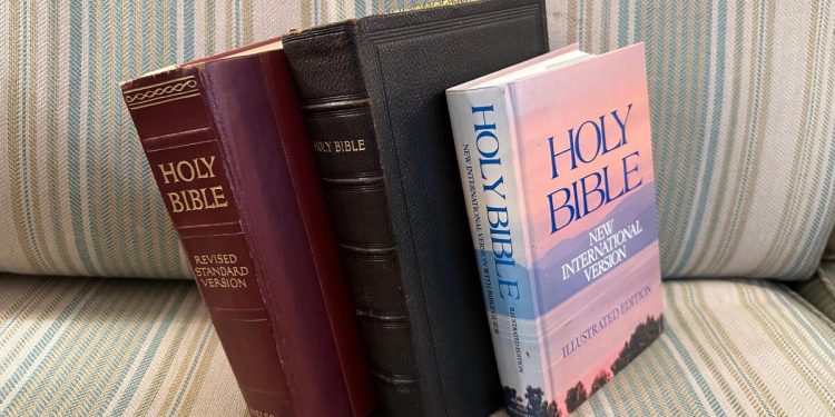 Las ventas de Biblias siguen creciendo, incluso cuando muchos estadounidenses pierden su religión