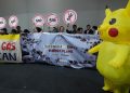 Manifestantes disfrazados de Pikachu exigen que Japón ponga fin a la financiación de los combustibles fósiles