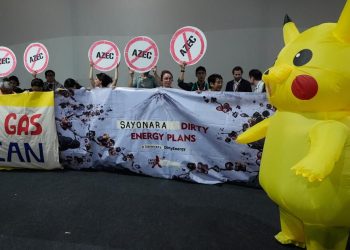 Manifestantes disfrazados de Pikachu exigen que Japón ponga fin a la financiación de los combustibles fósiles