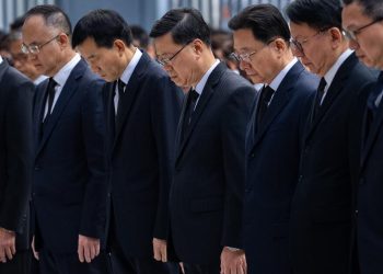 La investigación sobre el mortal incendio de Hong Kong se centra en sospechas de corrupción y negligencia