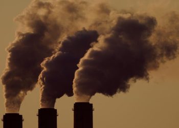 La EPA de Trump toma medidas para abandonar la regla que establece estándares estrictos para la contaminación mortal por hollín