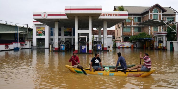 Aumenta a 132 el número de muertos por inundaciones y deslizamientos de tierra en Sri Lanka y 176 desaparecidos