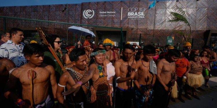 Grupos indígenas exigen atención en las conversaciones de la ONU sobre el clima en Brasil