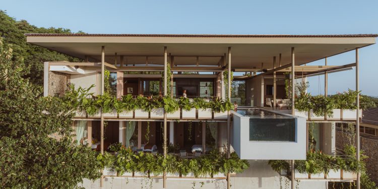 Villa Nuri / Estudio Sajonia