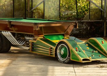 Echa un vistazo a algunos de los extravagantes coches antiguos de los años 60 a 90.