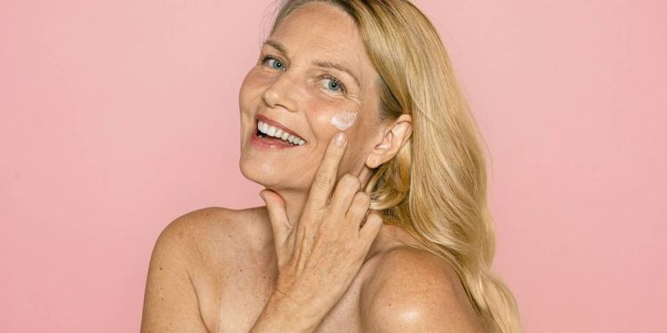 Crema vaginal de estrógeno para la cara.