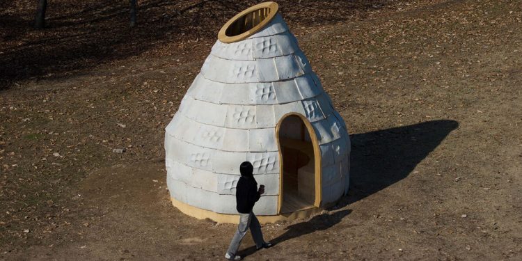 Yong Ju Lee cultiva un pabellón a partir de micelio mediante impresión 3D en Seúl