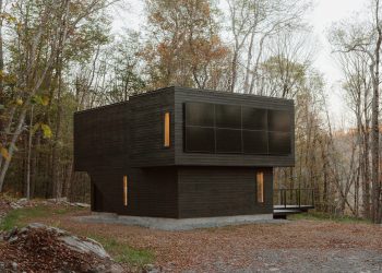 Casa en el borde del bosque / Diseño de Marc Thorpe