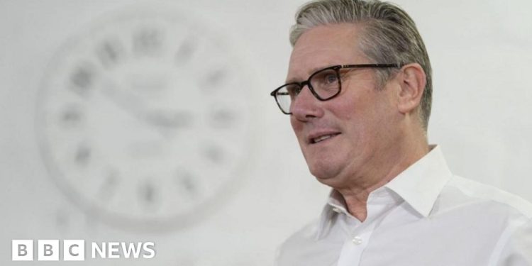 Sir Keir Starmer visita Cardiff y dice que «cree firmemente en la devolución»