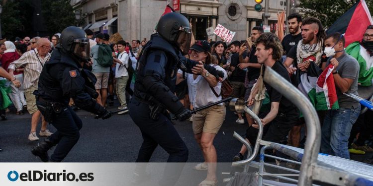 Una jueza rechaza la querella de Manos Limpias contra el Delegado del Gobierno en Madrid por los disturbios en La Vuelta: «El delito no existe»